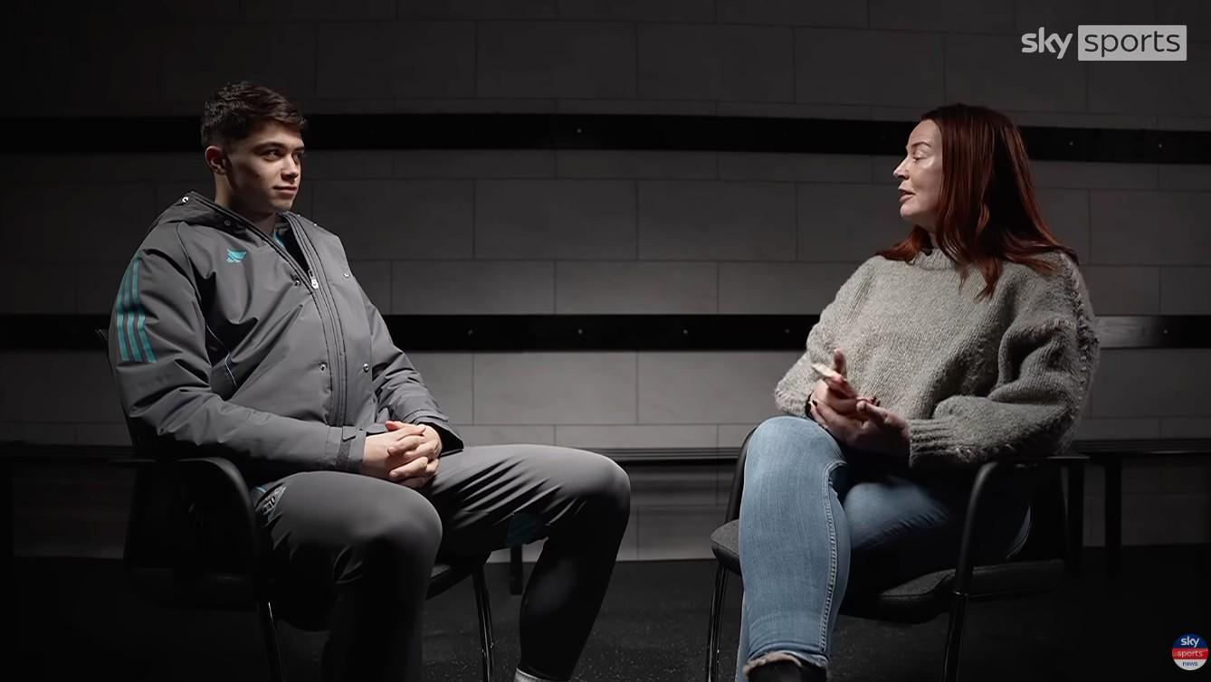 PG电子登录入口-刘易斯-米利：开始有点不习惯踢边后卫，现在已逐渐找到感觉